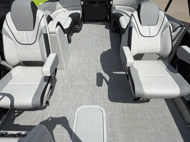 Slide: The Image of Tahoe LTZ 2585 QL 2026 - 2