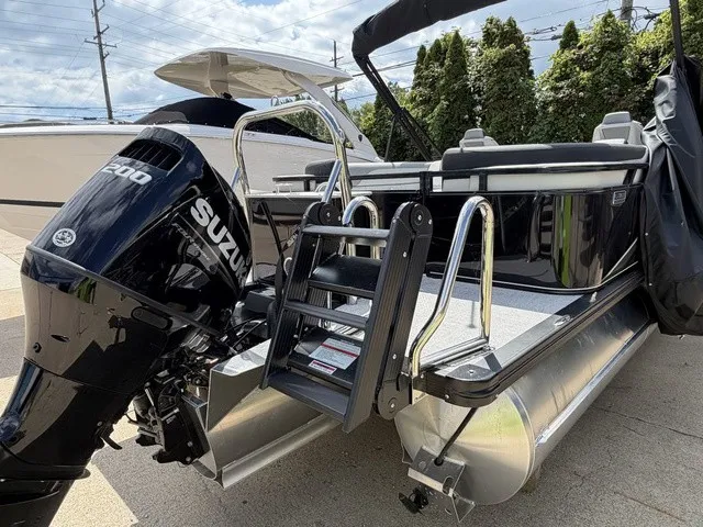 Slide: The Image of Tahoe LTZ 2585 QL 2026 - 12
