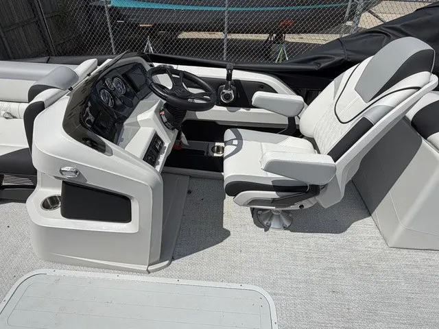 Slide: The Image of Tahoe LTZ 2585 QL 2026 - 9