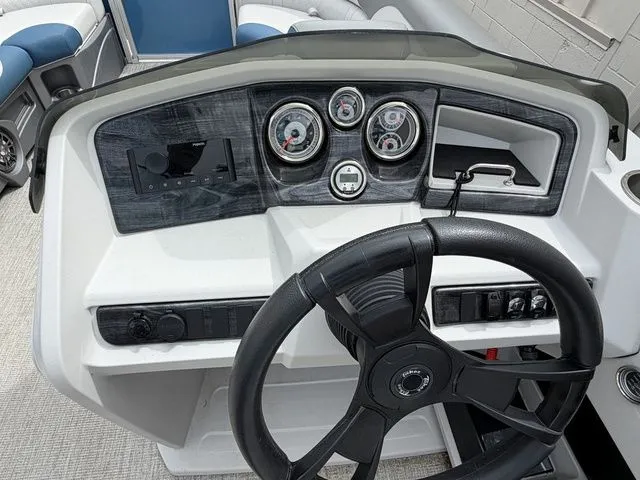 Slide: The Image of Tahoe LTZ 2285 CR 2022 - 14