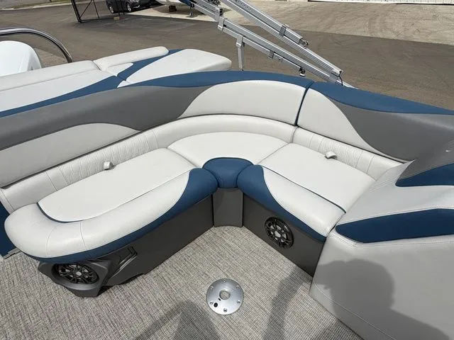 Slide: The Image of Tahoe LTZ 2285 CR 2022 - 15