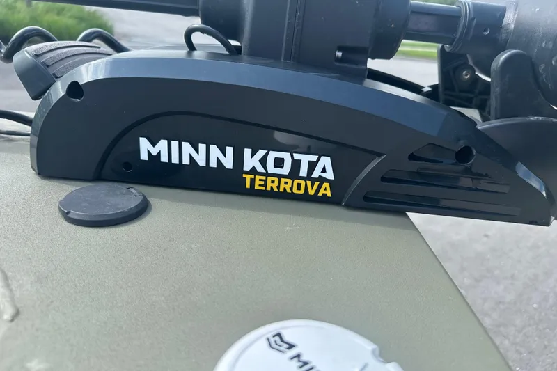 Slide: The Image of Minn Kota Terrova motor on 2024 Tracker Grizzly 1648 SC boat. - 19