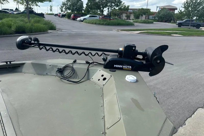 Slide: The Image of 2024 Tracker Grizzly 1648 SC with Minn Kota Terrova trolling motor in parking lot. - 20