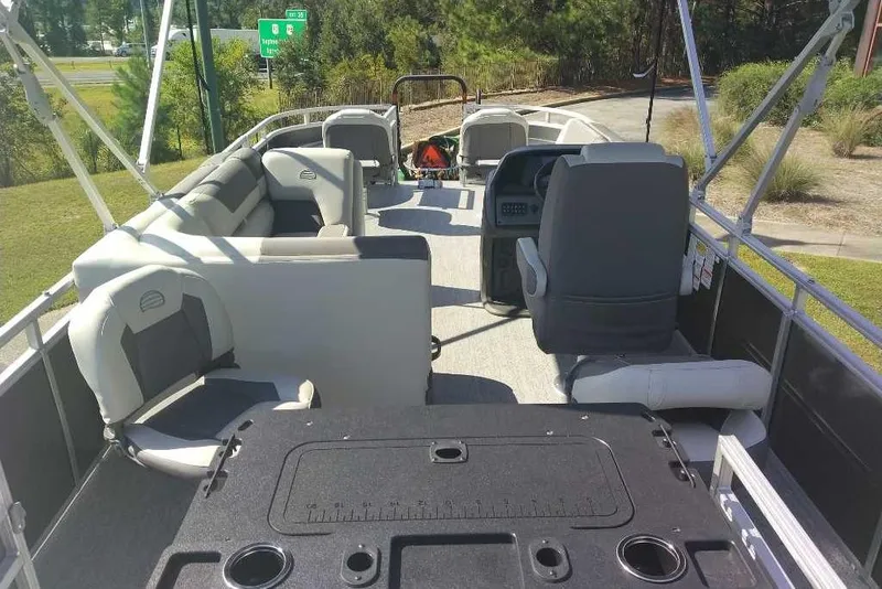 Slide: The Image of Sun Tracker Fishin' Barge 20 DLX 2026 - 16