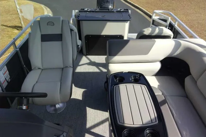 Slide: The Image of Sun Tracker Fishin' Barge 20 DLX 2026 - 18