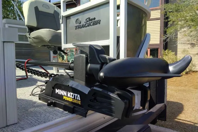 Slide: The Image of 2026 Sun Tracker Fishin' Barge 20 DLX with Minn Kota PowerDrive motor. - 7