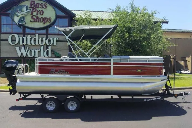 The Image of 2026 Sun Tracker SportFish 20 DLX pontoon boat at Bass Pro Shops Outdoor World. - 0