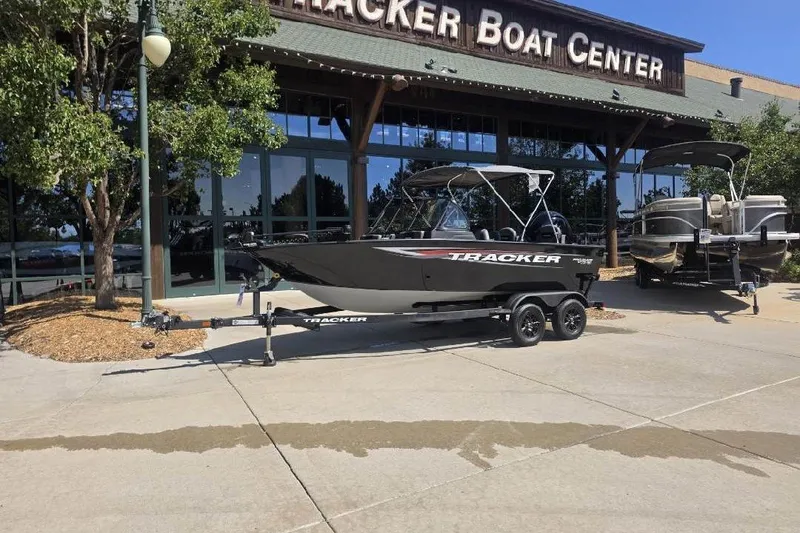 The Image of 2026 Tracker Pro Guide V-175 Combo boat at Tracker Boat Center. - 0