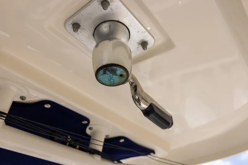 Slide: The Image of Boston Whaler 280 Outrage 2019 boat detail showing a TACO marine handle. - 34