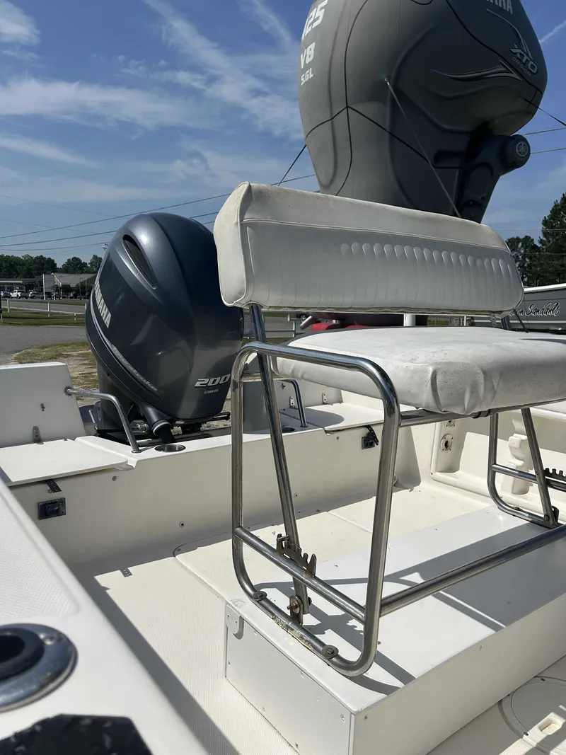 Slide: The Image of Interior view of a 2005 Sea Hunt Triton 202 boat. - 6