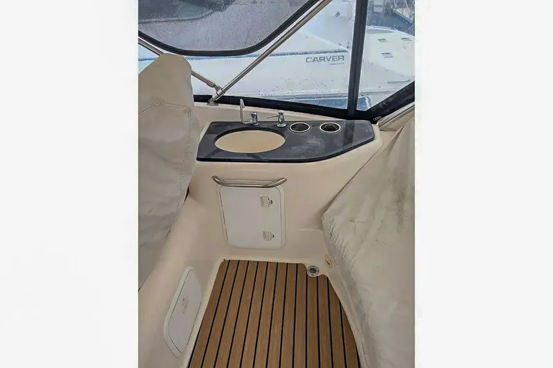 Slide: The Image of Interior of a 2004 Meridian 411 Sedan yacht with sink. - 15