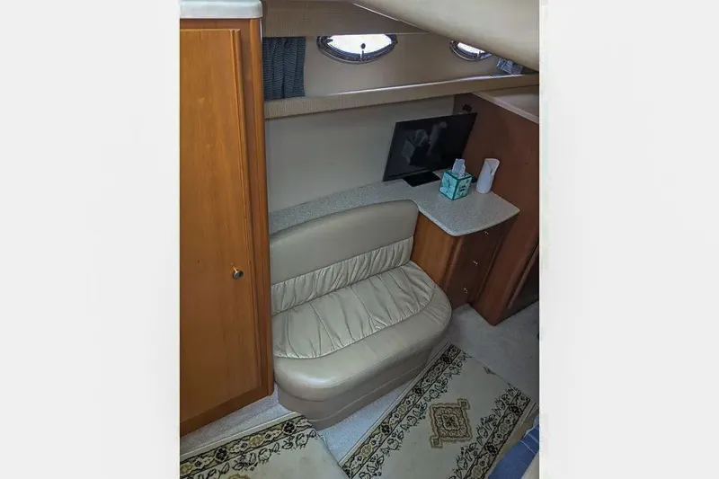 Slide: The Image of Interior of a 2004 Meridian 411 Sedan yacht. - 30