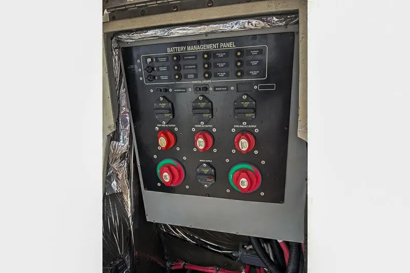 Slide: The Image of Battery management panel of a 2004 Meridian 411 Sedan boat. - 39