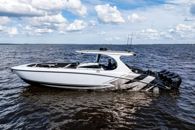 The Image of Mystic Powerboats M4200 2027 - undefined