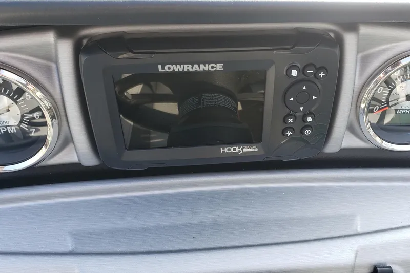 Slide: The Image of Lowrance Hook display on South Bay S224RS25 boat, 2023 model. - 9