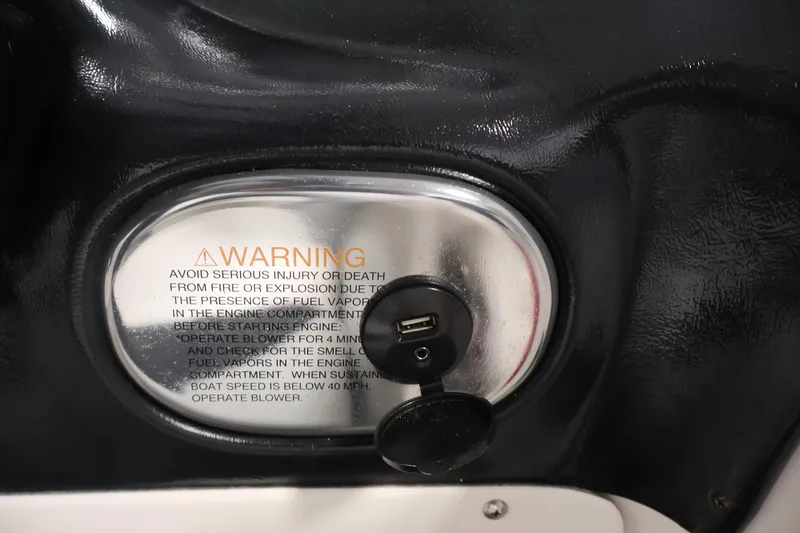 Slide: The Image of Warning label on 2015 Starcraft Star Step 220 I/O boat with USB port. - 25