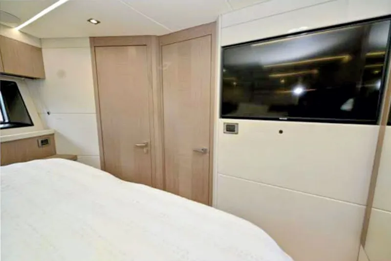 Slide: The Image of Interior of Sunseeker Predator 50 yacht, 2019 model. - 36