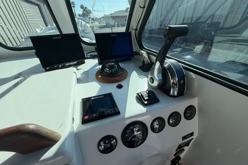 Slide: The Image of Control panel of a 1986 Radon 21 Sport boat with navigation equipment. - 14