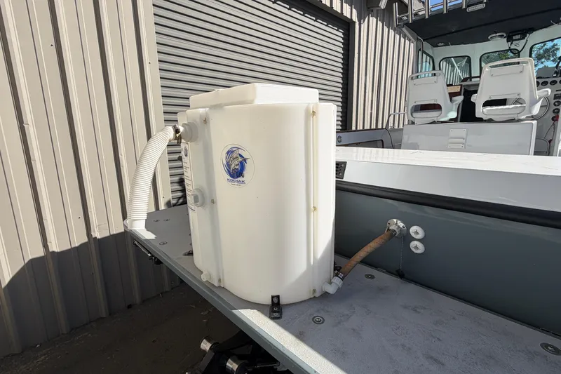 Slide: The Image of 1986 Radon 21 Sport boat with a Kodiak live bait tank on deck. - 24