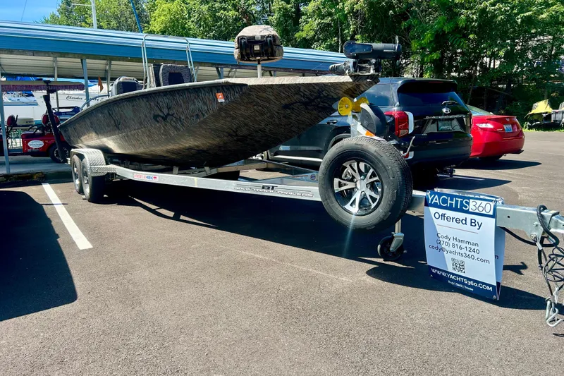 Slide: The Image of 2025 Xpress H22B Bay boat on trailer in parking lot, offered by Yachts360. - 35