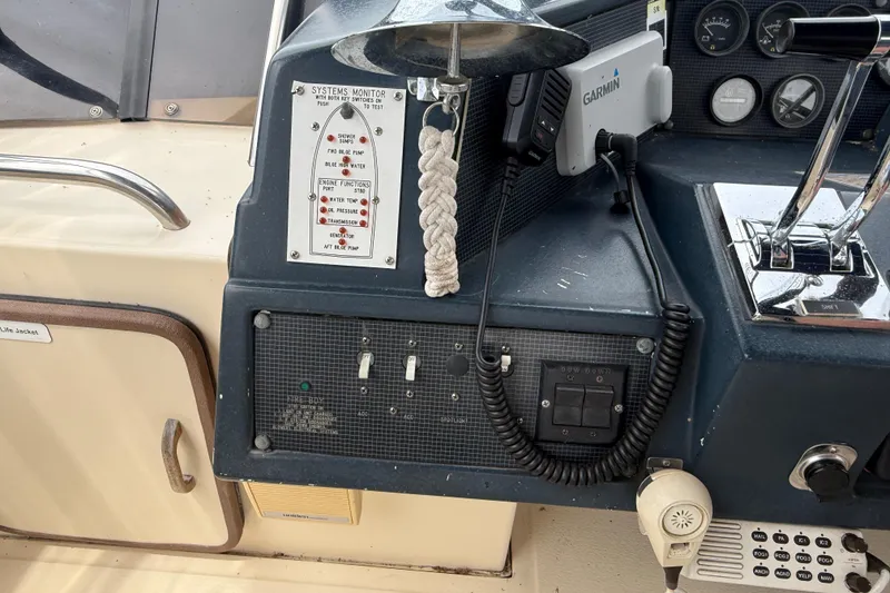 Slide: The Image of Control panel of a 1986 Sea Ray 410 Aft Cabin boat with navigation equipment. - 28