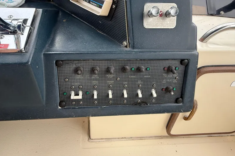 Slide: The Image of Control panel of a 1986 Sea Ray 410 Aft Cabin boat with switches and knobs. - 29