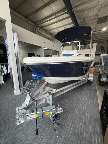 Slide: The Image of Robalo R160 Center Console 2026 - 16