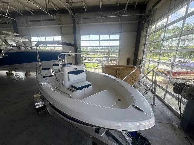 Slide: The Image of Robalo R160 Center Console 2026 - 14