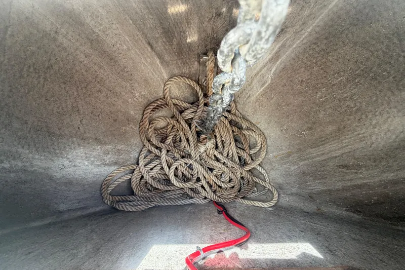Slide: The Image of Coiled rope and chain in Grady-White Express 265 anchor locker, 2000 model. - 24