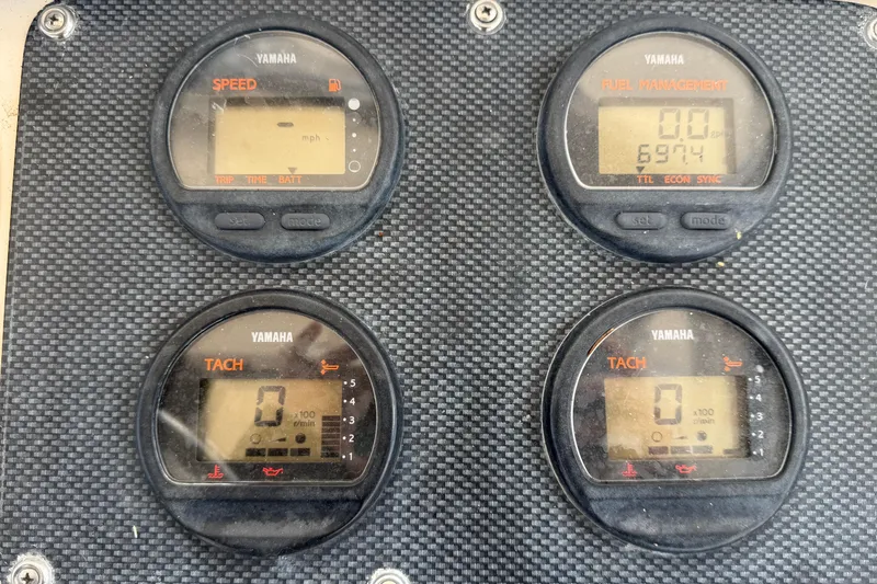 Slide: The Image of Yamaha gauges on 2000 Grady-White Express 265 boat dashboard, displaying speed and fuel management. - 47