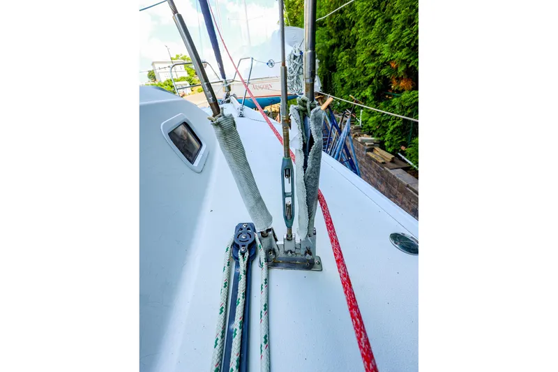 Slide: The Image of 2001 J Boats J/32 sailboat deck with rigging and ropes. - 21