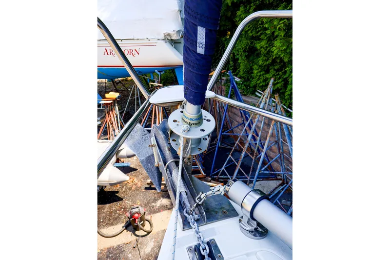 Slide: The Image of 2001 J Boats J/32 sailboat deck with rigging and furling system. - 24