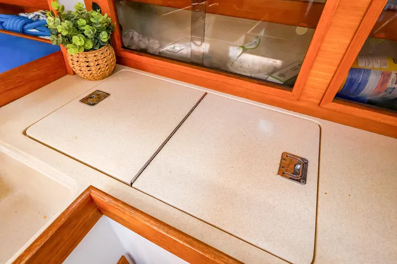 Slide: The Image of Interior of 2001 J Boats J/32 sailboat with countertop and storage compartments. - 34