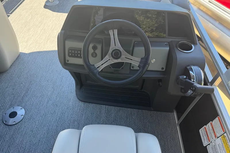 Slide: The Image of Steering console of 2026 Sun Tracker Fishin' Barge 20 DLX pontoon boat. - 12