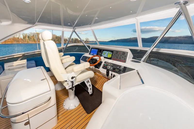 Slide: The Image of Helm of a 2006 Princess 75 Motor Yacht on the water. - 19