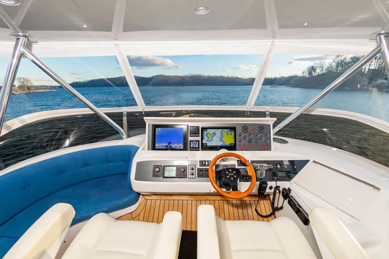 Slide: The Image of Helm of a 2006 Princess 75 Motor Yacht on the water. - 21