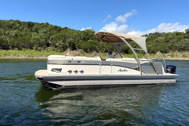The Image of The 2017 Avalon Catalina Platinum 2585! - 0