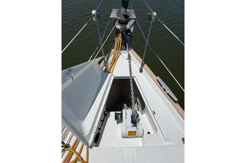 Slide: The Image of Bow of 2003 Beneteau Oceanis 473 sailboat with anchor chain and storage compartment. - 30