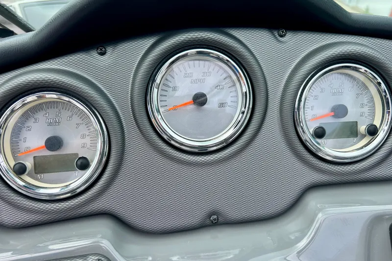 Slide: The Image of Dashboard of 2015 Yamaha Boats AR210 with RPM and speed gauges. - 31