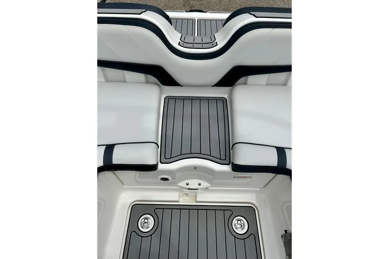 Slide: The Image of 2015 Yamaha Boats AR210 interior seating and deck detail. - 41