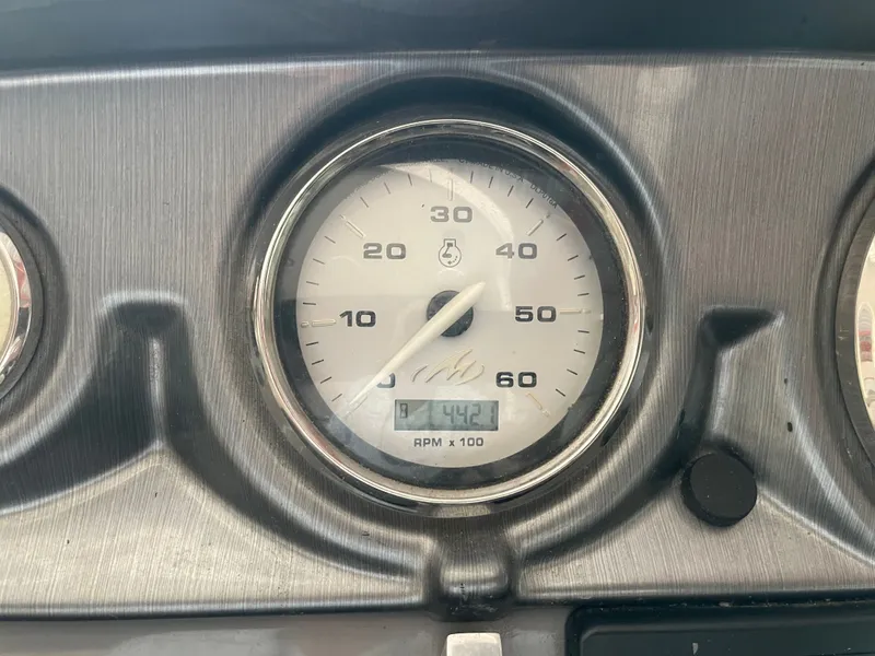 Slide: The Image of Tachometer of a 2010 Monterey 280 Sport Cruiser boat. - 29