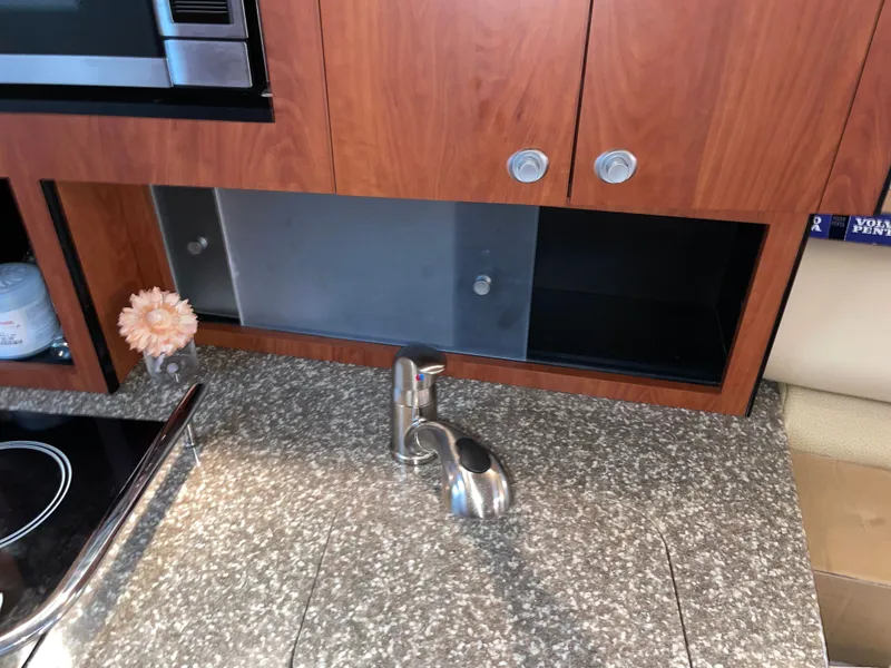 Slide: The Image of Kitchen area of a 2010 Monterey 280 Sport Cruiser. - 47