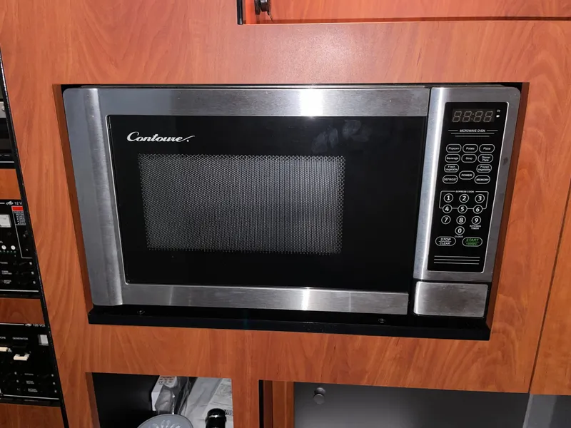 Slide: The Image of Microwave in a 2010 Monterey 280 Sport Cruiser yacht. - 44