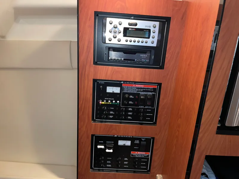 Slide: The Image of Control panel of a 2010 Monterey 280 Sport Cruiser. - 40