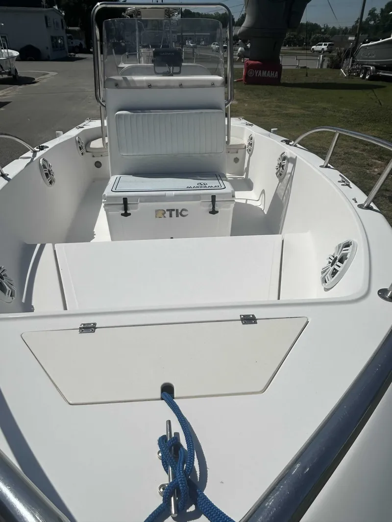 Slide: The Image of Sea Pro 180 Center Console 2000 - 2