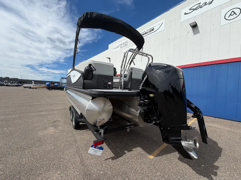 Slide: The Image of Harris Sunliner 230 2027 - 6