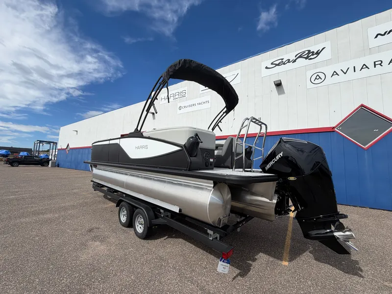 Slide: The Image of Harris Sunliner 230 2027 - 5