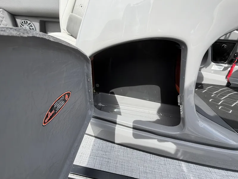 Slide: The Image of Harris Sunliner 230 2027 - 40