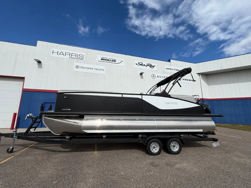 Slide: The Image of Harris Sunliner 230 2027 - 0