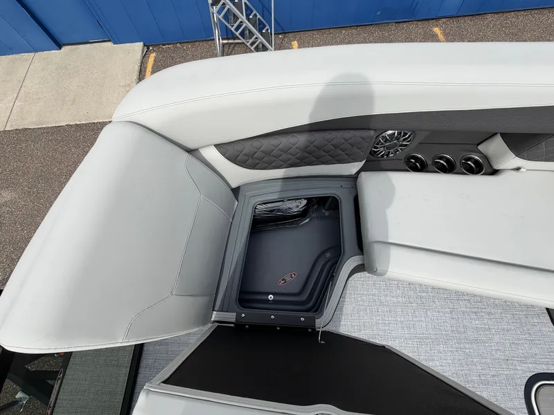 Slide: The Image of Harris Sunliner 230 2027 - 49